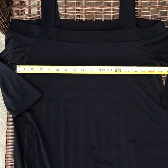 Kim & Cami Cold Shoulder Top - Picture 6 of 10